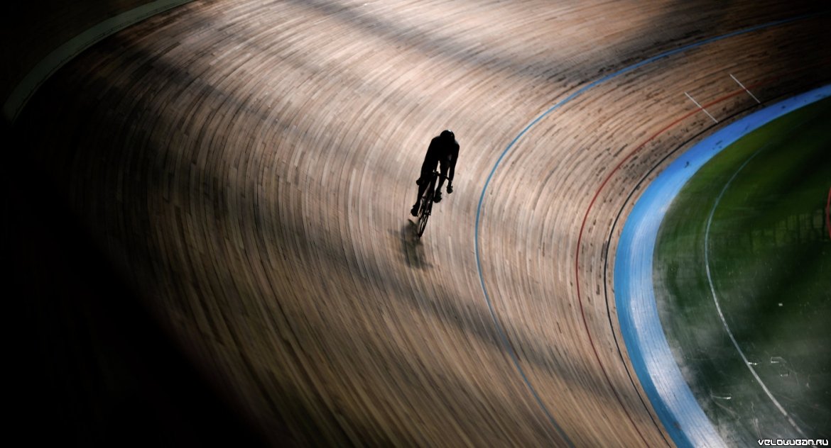 Ван Беек не смог обновить часовой мировой рекорд в велогонке за мотоциклом-дерни