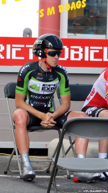 Двадцатилетний бельгийский велогонщик Ванакер умер во сне 1