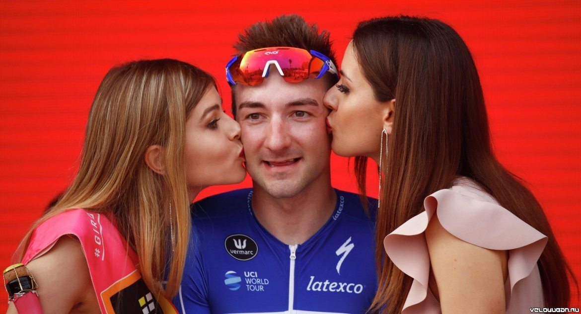 Итальянец Вивиани выиграл второй этап велогонки "Джиро д'Италия"