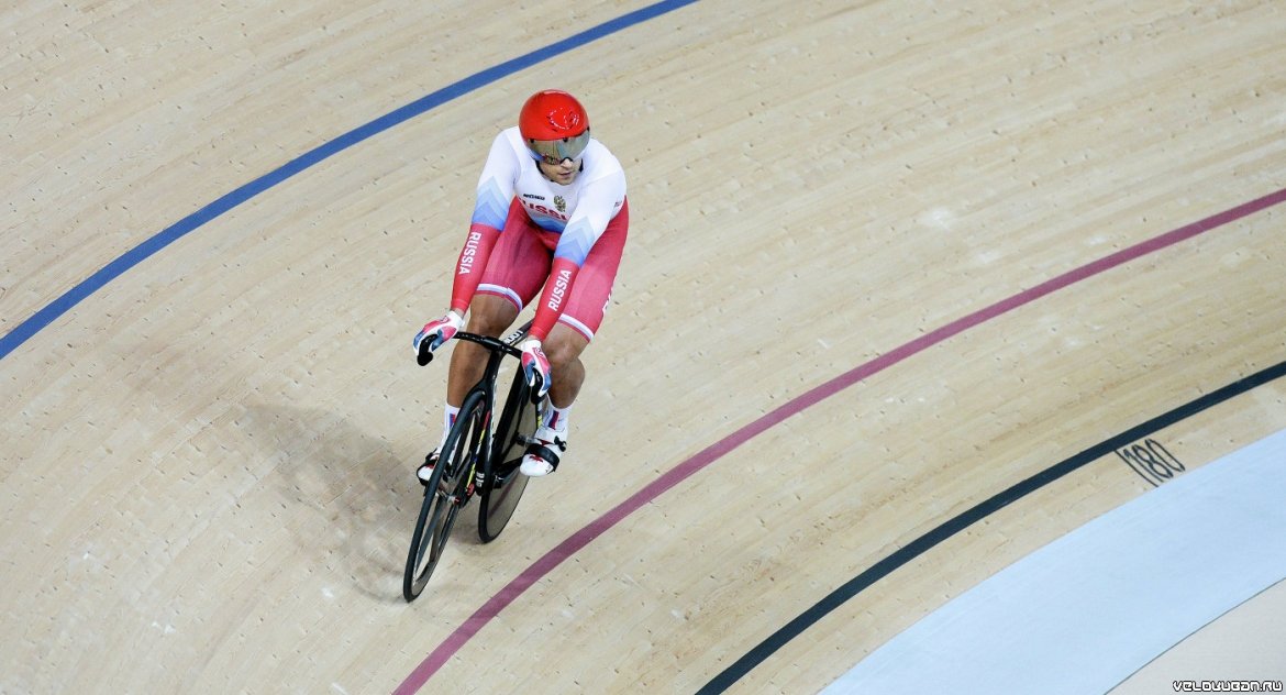 Россиянин Дмитриев завоевал серебро в спринте на этапе КМ по велотреку в Чили
