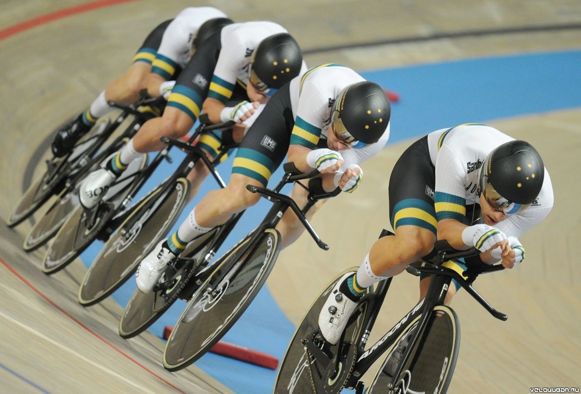 Австралийцы с мировым рекордом выиграли командную гонку преследования на ЧМ по велоспорту на треке