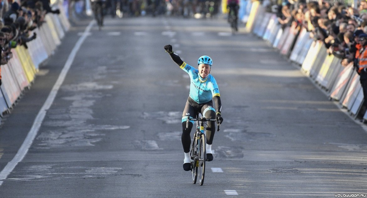 Датчанин Валгрен из "Астаны" выиграл велогонку в Бельгии из календаря Мирового тура
