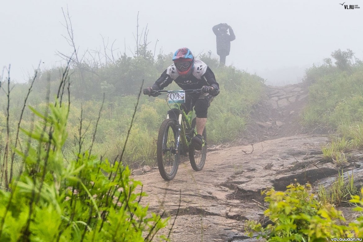 Чемпионат по маунтинбайку во Владивостоке состоялся, несмотря на дождь и туман