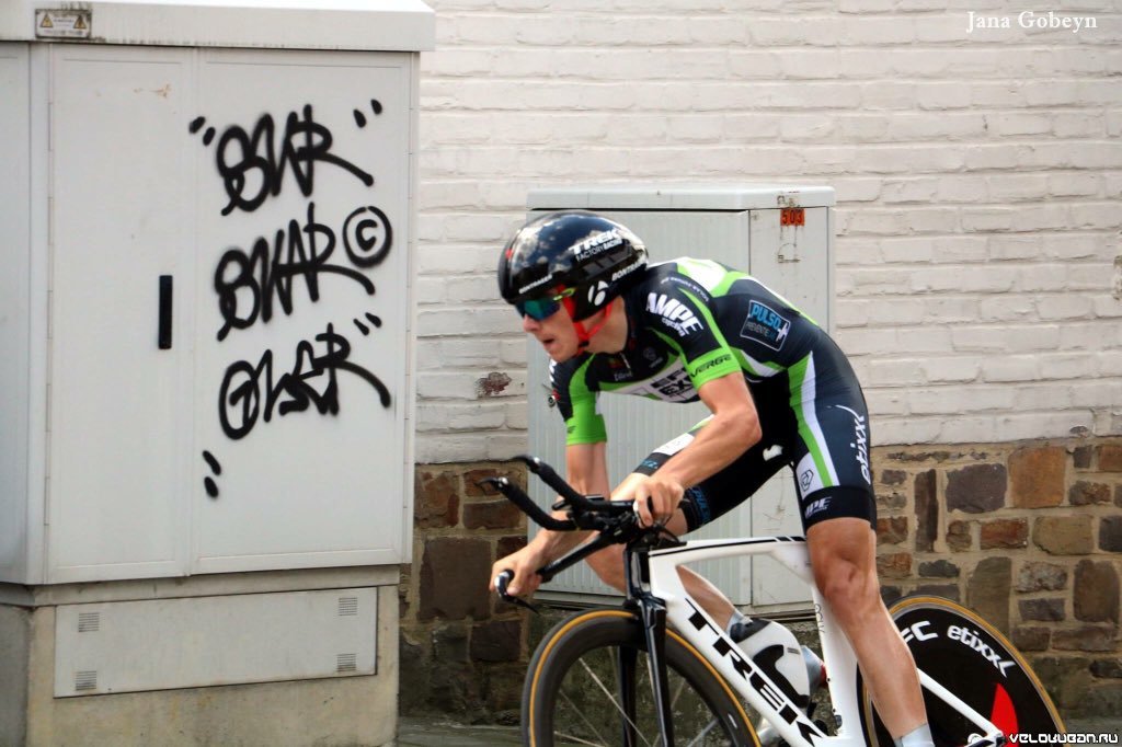 Двадцатилетний бельгийский велогонщик Ванакер умер во сне 0