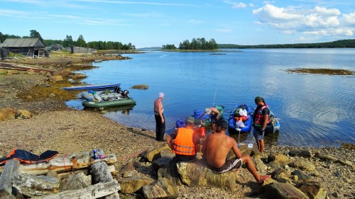 Затарка в деревне Пулонга.